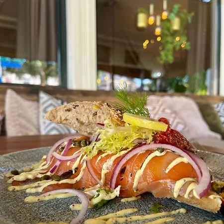 Hotel Restaurant De Roode Leeuw 3*