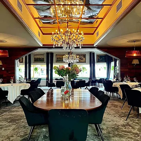 ホテル Restaurant De Roode Leeuw 3*