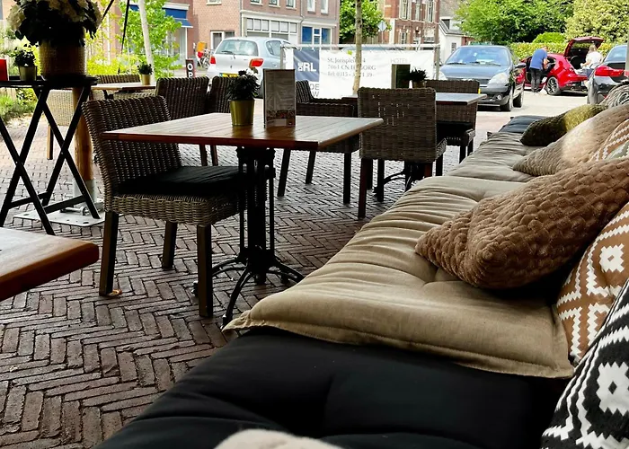 Restaurant De Roode Leeuw Otel 3*